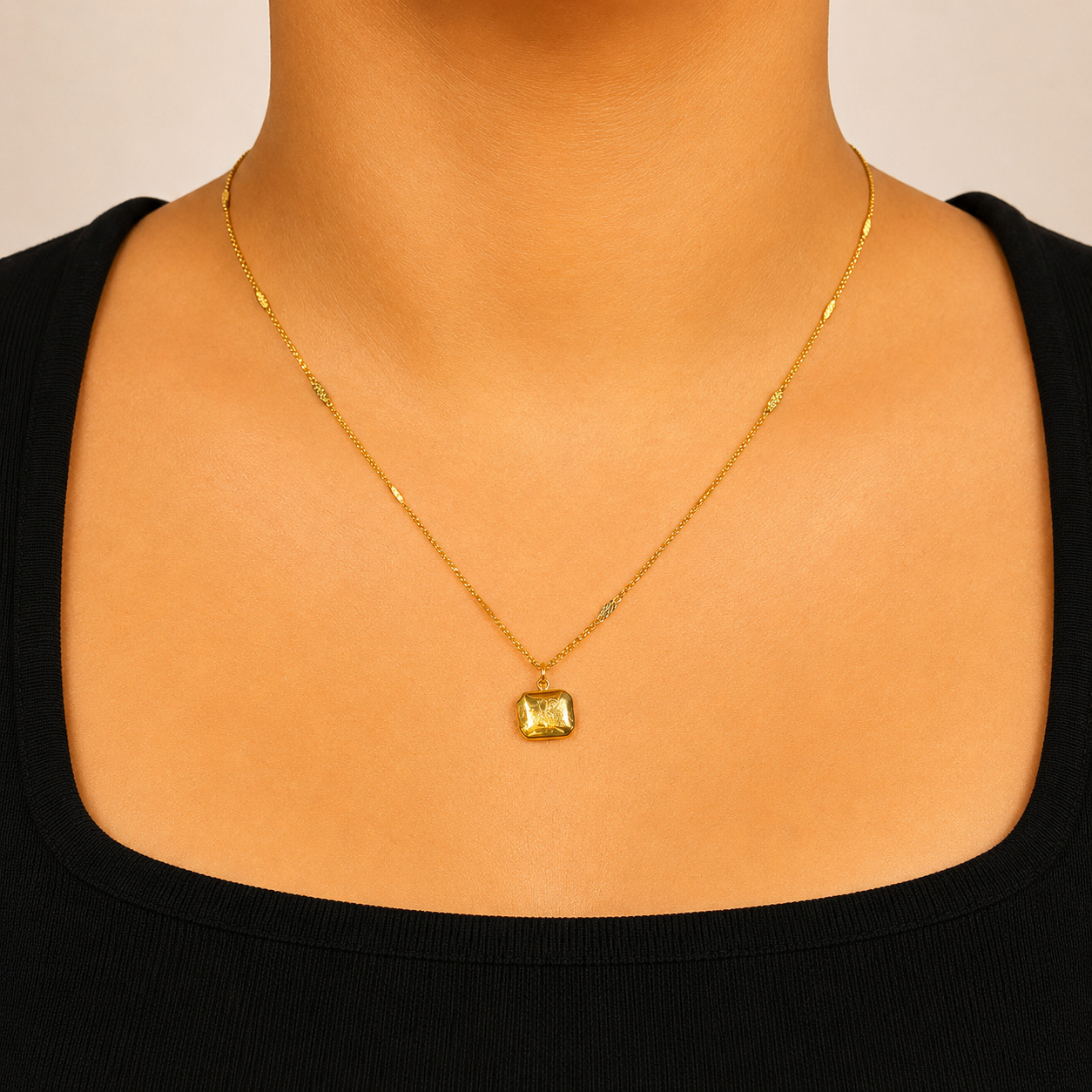 NL70_Floating Cube Charm Chain