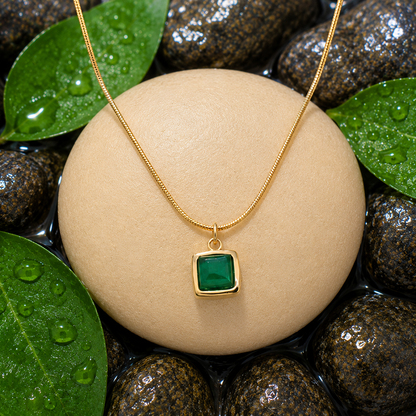 NL93_Emerald Square Pendant and Earrings Set