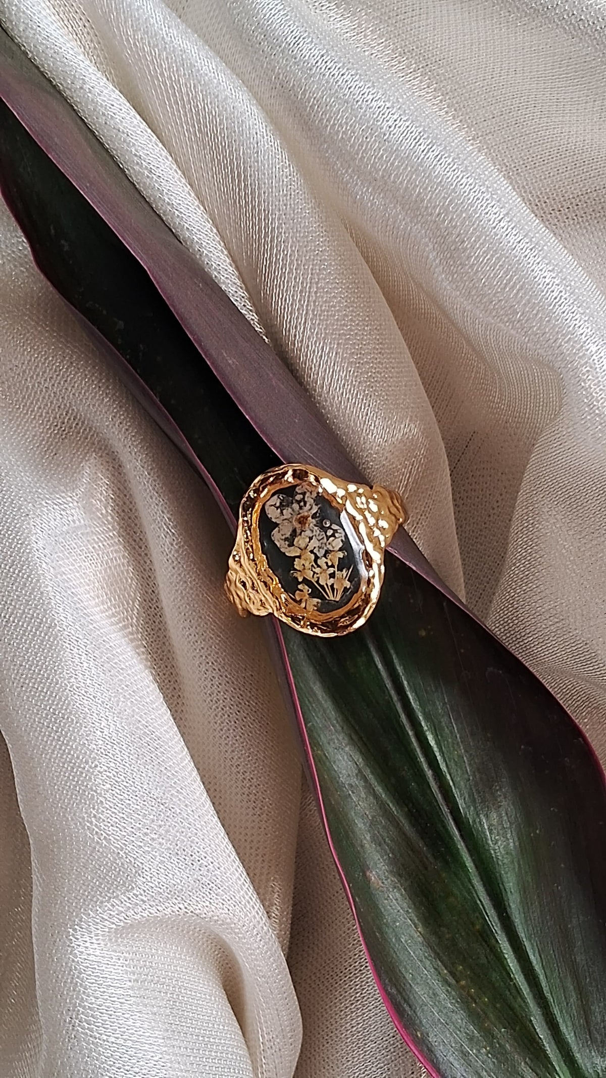 R169_Oval-Shaped Chunky Resin ring