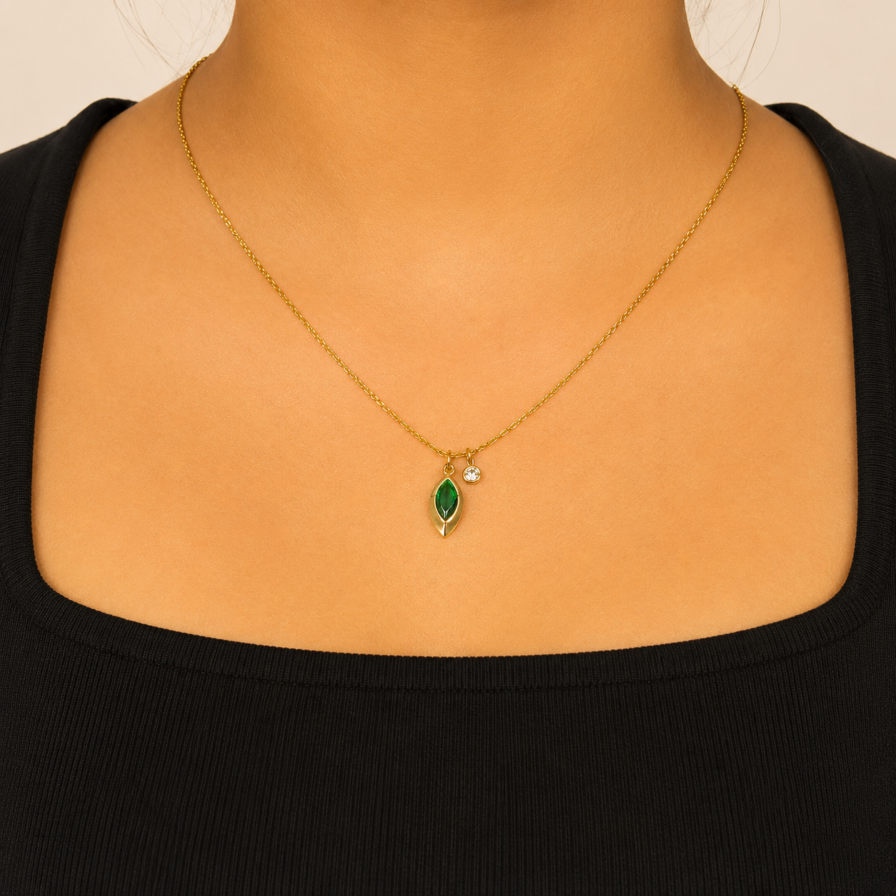 NL72_Emerald Charm Pendant Chain