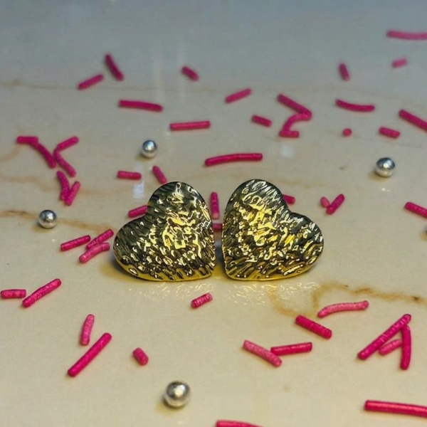 ER82_Textured Gold Heart Stud Earrings